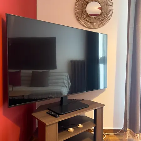 Homevision - Chic In The Apartment *
